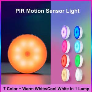 Vente flash : Lampe à détecteur de mouvement rechargeable avec télécommande RGB, lumière nocturne sans fil magnétique à coller au mur, pour les marches et les escaliers - Product Image 2