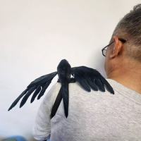 Décoration d'Halloween en fausses plumes de corbeau noir à porter sur l'épaule, faite à la main