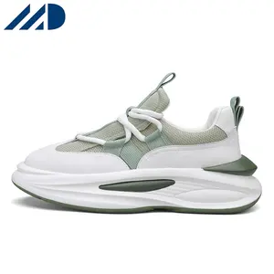 حذاء رياضي رجالي كاجوال للجري بتصميم جديد لعام 2024 حذاء للمشي من الجلد الشبكي مع نعل سميك من الأعلى
