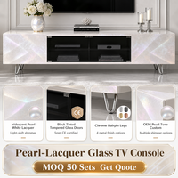 Console TV moderne de luxe, laque blanc nacré brillant, portes en verre teinté noir, pieds chromés, OEM