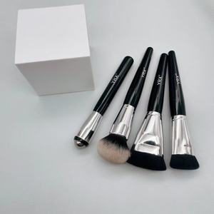 Pinceau de maquillage végétalien personnalisé avec logo, manche en bois, virole en aluminium, respectueux de la peau, pour poudre visage - Product Image 2