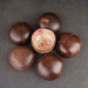 Bols en noix de coco polis et cuillères en bois faits à la main (lot de 2) - Product Image 5