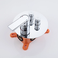 Système de pluie chromé contemporain à poignée unique Ensemble de mitigeur de douche dissimulé en laiton carré Noyau de valve en céramique Salle de bain moderne intelligente
