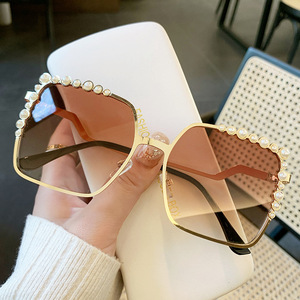 81065 New Style Pearl Metal Design <b>Large</b> <b>Frame</b> Fashion Personality Decoration Diamond Women Sunglasses - Product Image 1