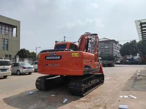 Excavadora DOOSAN DX140 Usada en Venta, Modelo DX140LC con Enganche Rápido, Martillo Hidráulico y Bajo Consumo de Combustible - Product Image 4