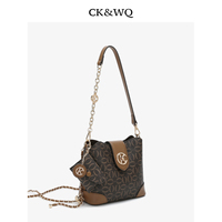 Tas Desainer Monogram Cokelat Elegan, Tas Selempang Kulit Kontras Model Bucket, Tas Bahu Wanita dengan Rantai Logo, Tas Selempang Wanita untuk Sehari-hari