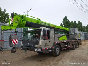 Grue sur camion Zoomlion d'occasion 30T, moteur Weichai, machinerie de construction hydraulique, travaux de terrassement, faible consommation de carburant - Product Image 2