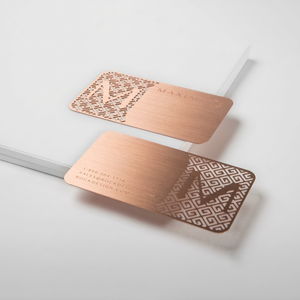 Cartes de visite personnalisées modernes en acier inoxydable corrugué, aluminium, cuivre, surface mate forgée, impression typographique sur mesure - Product Image 1