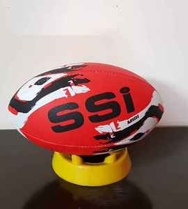 Ballon de rugby midi durable avec finition douce au toucher, parfait pour l'entraînement, les exercices de compétences, les jeux décontractés, l'affichage et les cadeaux pour les fans de rugby - Product Image 5