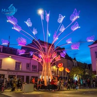 Sculpture d'art lumineuse moderne en acier inoxydable et métal, grand papillon coloré personnalisé pour l'extérieur, pour aménagement paysager commercial