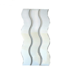 Miroir mural ondulé pleine longueur de Qingdao, Chine – Verre élégant pour salon, salle de bain, chambre d'amis, etc. - Product Image 1