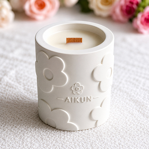 Vela Aromática de Cerámica con Diseño Floral Personalizado AIKUN OEM para Regalos de Boda, Decoración del Hogar y Ramadán - Product Image 1