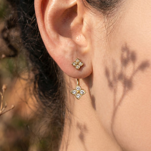 Pendientes de acero inoxidable con circonita de lujo, resistentes al agua, chapados en oro de 18 quilates para mujer - Product Image 3
