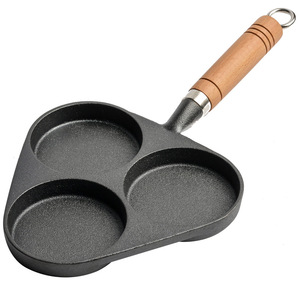 Poêle carrée <span class=keywords><strong>en</strong></span> <span class=keywords><strong>fonte</strong></span> pré-assaisonnée à 3 trous avec manche <span class=keywords><strong>en</strong></span> bois, idéale pour les omelettes, les burgers, les crêpes et la cuisson du petit-déjeuner - Product Image 5