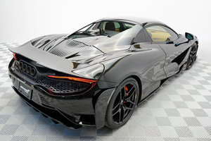 Mclaren 76.5LT Spider Turbo V8 MSO Clubsport Pack 2024 Usata in Ottime Condizioni, Interni in Pelle, Touch Screen, Tetto Elettrocromico, Guida a Sinistra - Product Image 4