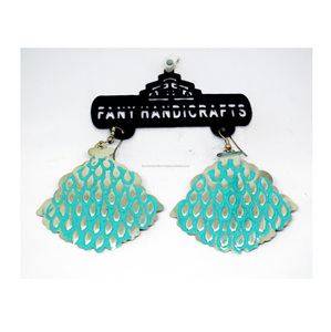 2027 California Summer Designs Jewelry Textura martillada Pendientes de flores de plata con cúpula Pendientes de flores tradicionales dorados - Product Image 1