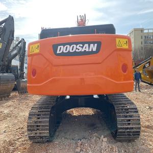 รถขุดไฮดรอลิก Doosan DX225LC-9C มือสอง 22 ตัน ยี่ห้อญี่ปุ่น รุ่นปี 2023 เครื่องยนต์ใหม่ คุณภาพสูง ชั่วโมงการทำงานต่ำ ได้รับการรับรองมาตรฐาน CE และ EPA พร้อมขาย - Product Image 3