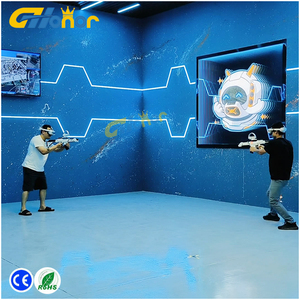 Arène de jeu de tir <span class=keywords><strong>VR</strong></span> multijoueur sans fil avec <span class=keywords><strong>casque</strong></span> PICO 4 Enterprise et pistolet PP-GUN à détection corporelle pour parc d'attractions et centre de divertissement familial - Product Image 2