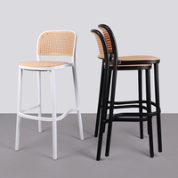 Chaise de bar en plastique nordique avec dossier en rotin pour îlot de cuisine, balcon, café et restaurant |   Vente en gros d'usine