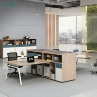 Poste de travail modulaire avec armoire de rangement intégrée et compartiment PC pour mobilier de bureau ouvert