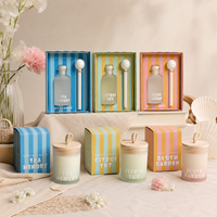 Arovi - Coffret Cadeau Parfum d'Ambiance Personnalisé Rayures Pastel, Bougie en Soja 150g avec Couvercle en Bois et Diffuseur à Bâtonnets 90ml, Marque Privée