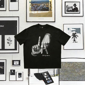 เสื้อยืดพิมพ์ลายการ์ตูนโลโก้ LA ผ้าคอตตอนเจอร์ซีย์ 100% น้ำหนัก 300 กรัม ทรงหลวม สไตล์ฮิปฮอป แขนสั้น คอกลม ผ้าไม่เป็นขุย พิมพ์ลายดิจิตอล - Product Image 3