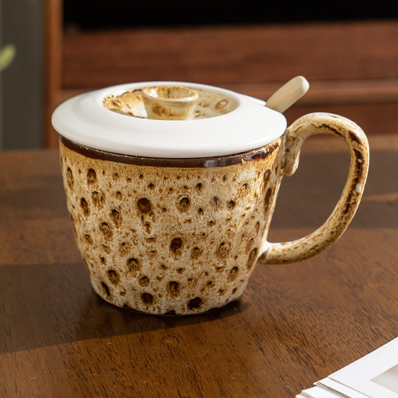 Tasse cuite au four à motif léopard beige avec couvercle et cuillère