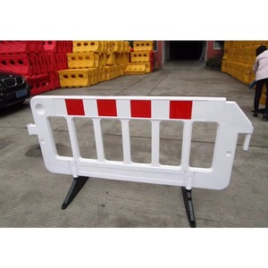 Barrière de circulation en plastique blanc CITICITY DW-M06 pour allée, longueur 2000 mm, hauteur 1000 mm - Product Image 2