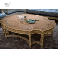 Table basse sculptée classique française avec base en bois massif