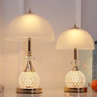 Lampe de table en cristal européenne de luxe, lampe de chevet en cristal, lampe décorative romantique pour chambre à coucher, cadeau de mariage parfait pour les jeunes mariés
