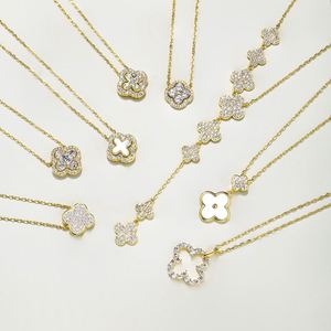 Collier Pendentif Trèfle à Quatre Feuilles en Argent Sterling Plaqué Or Personnalisé avec Zirconia 5A, Bijou de Mode Raffiné « Fleur de Printemps Intemporelle » - Product Image 2