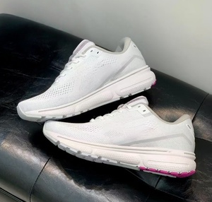 Calzado deportivo de diseño Ghost 15 - Calzado deportivo de malla ligero, transpirable y cómodo, adecuado tanto para hombres como para mujeres. - Product Image 3