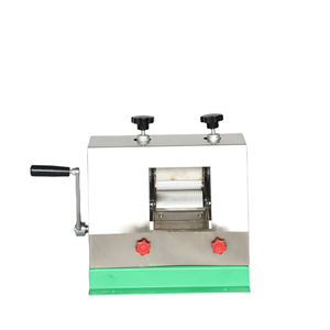 Presse-canne à sucre manuelle en promotion – Petite machine à jus de canne à sucre - Product Image 2
