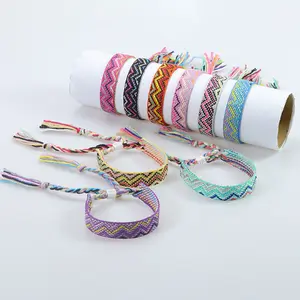 Lieferanten individuelles gesticktes Logo mehrfarbiges einfarbiges Stoff-Armband gewebtes Charme-Armband elastisches Band Armband