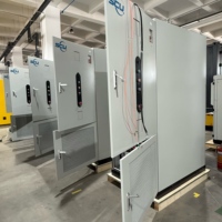 Armadio di accumulo BESS a immersione con raffreddamento a liquido LifePO4 agli ioni di litio da 260kWh, 520kWh, 125kW, 250KW per uso commerciale e industriale, IP54