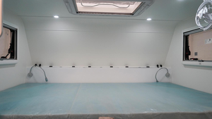 Camper de luxe à coque rigide pour pick-up 4x4 tout-terrain avec salle de bain et cuisine pour le camping - Product Image 3