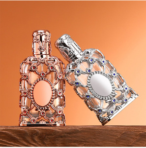 Placa <span class=keywords><strong>de</strong></span> Metal Personalizada con Nombre <span class=keywords><strong>de</strong></span> Perfume <span class=keywords><strong>de</strong></span> Lujo, Logotipo Metálico <span class=keywords><strong>de</strong></span> Alta Gama para Botellas <span class=keywords><strong>de</strong></span> Fragancia, Solución <span class=keywords><strong>de</strong></span> Empaque Cosmético Premium - Product Image 4