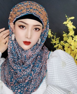Châle islamique haut de gamme brodé de perles - Voile artisanal en dentelle par des artisans avec motif floral - Product Image 2