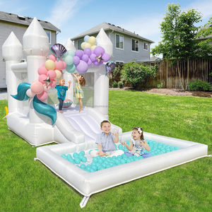 Château gonflable blanc pour l'intérieur et l'extérieur, idéal pour les fêtes privées et la location commerciale - Product Image 2