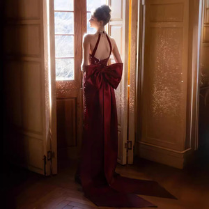 فستان سهرة أنيق للنساء باللون الأحمر النبيذي مزين بالترتر، تصميم رسن من الساتان الفاخر، طويل يصل إلى الأرض مناسب للحفلات والربيع - Product Image 3