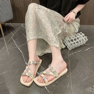 Nouveau design explosif pour sandales pour femmes en été et automne 2025, pantoufles en strass - Product Image 3