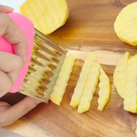 Handmatige aardappelchipsnijder van roestvrij staal met plastic handvat, gegolfde snijder voor groenten, voor de keuken