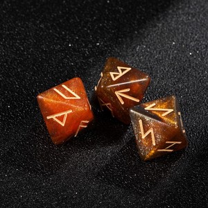 Juego <span class=keywords><strong>de</strong></span> 7 dados poliédricos <span class=keywords><strong>de</strong></span> acrílico con diseño <span class=keywords><strong>de</strong></span> <span class=keywords><strong>runas</strong></span> nórdicas y brillo galáctico personalizado para lecturas <span class=keywords><strong>de</strong></span> tarot, Wicca y prácticas espirituales - Product Image 4