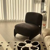 Fauteuil simple de salon de style crème décontracté, design moderne et minimaliste, luxe léger, haut de gamme, petit canapé de balcon, éponge capitonnée