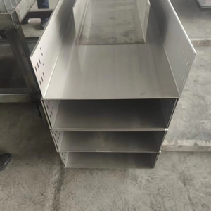 Canaux de câblage industriels en acier de haute qualité, ignifuges, thermolaqués, ventilés/perforés, de type cheminée, avec une capacité de 80 pièces - Product Image 1