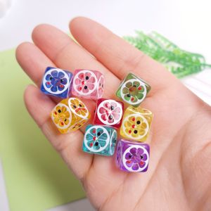 Nouveauté 2026 : Ornements en résine en forme de dés de fruits oranges, figurines miniatures colorées en forme de cubes de fruits pour maison de poupée, fêtes, loisirs créatifs DIY - Product Image 1