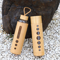Botol air minum kaca tutup bambu kayu bebas Bpa logo kustom dengan lengan bambu kayu