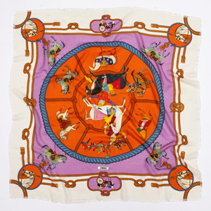 Sciarpa Premium Personalizzata 130x130 in Misto Seta-Lana, Bandana in Lana, Elegante Accessorio Femminile, Sciarpa alla Moda con Frange per Personalizzazione - Product Image 1