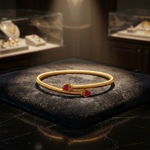 Brazalete Vintage de Moda para Mujer con Forma de Corazón en Oro Pulido y Piedras de Rubí Verde Sintético - Kada Antigua 182597 - Product Image 2