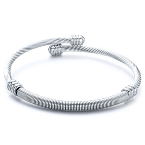 Bracelet Câble Ajustable Tendance en Acier 5mm pour Femme - Product Image 1